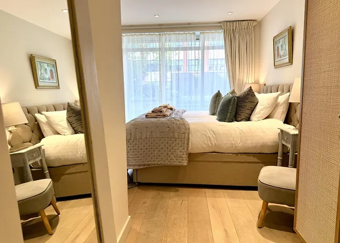 Walcot Yard With Parking, Bath Keys