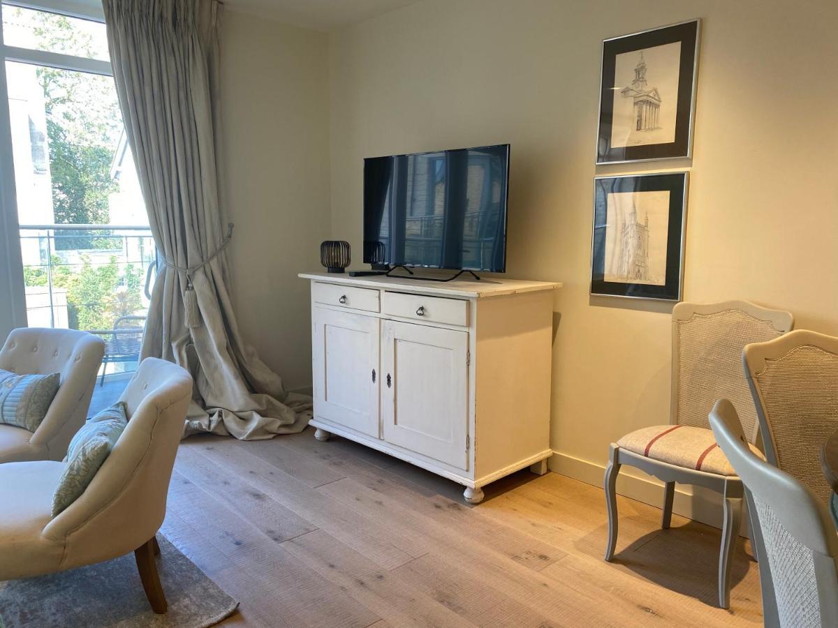Walcot Yard With Parking, Keys Apartment