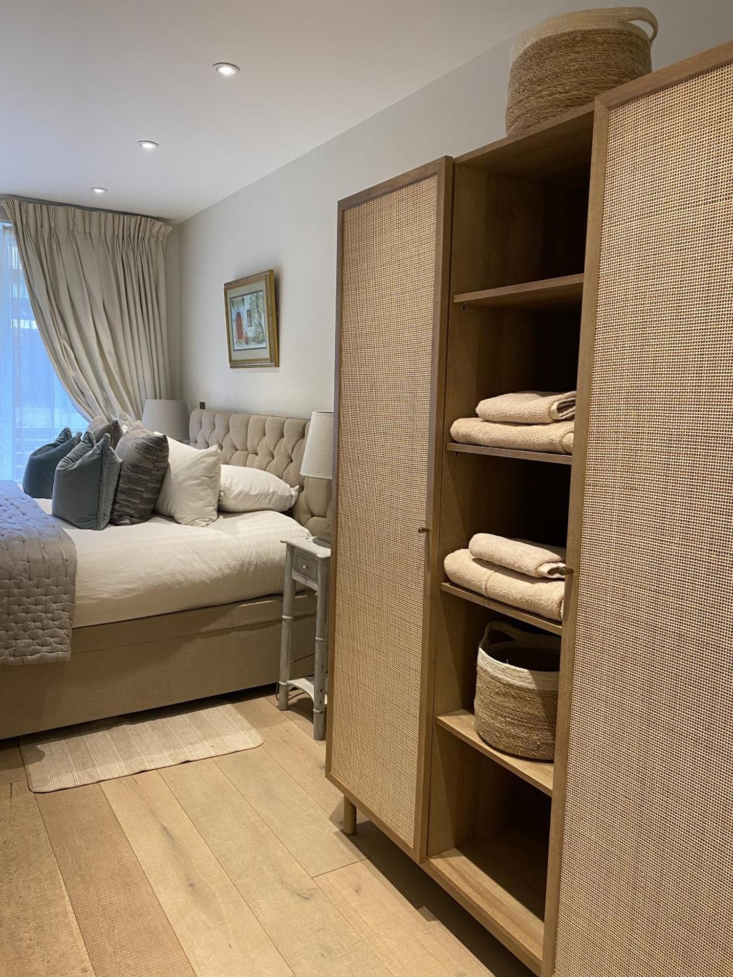 Apartment Walcot Yard With Parking, Keys