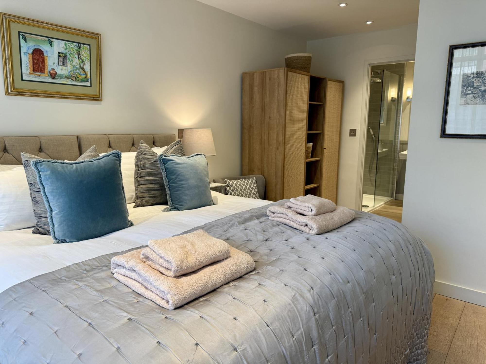 Walcot Yard With Parking, Keys Bath